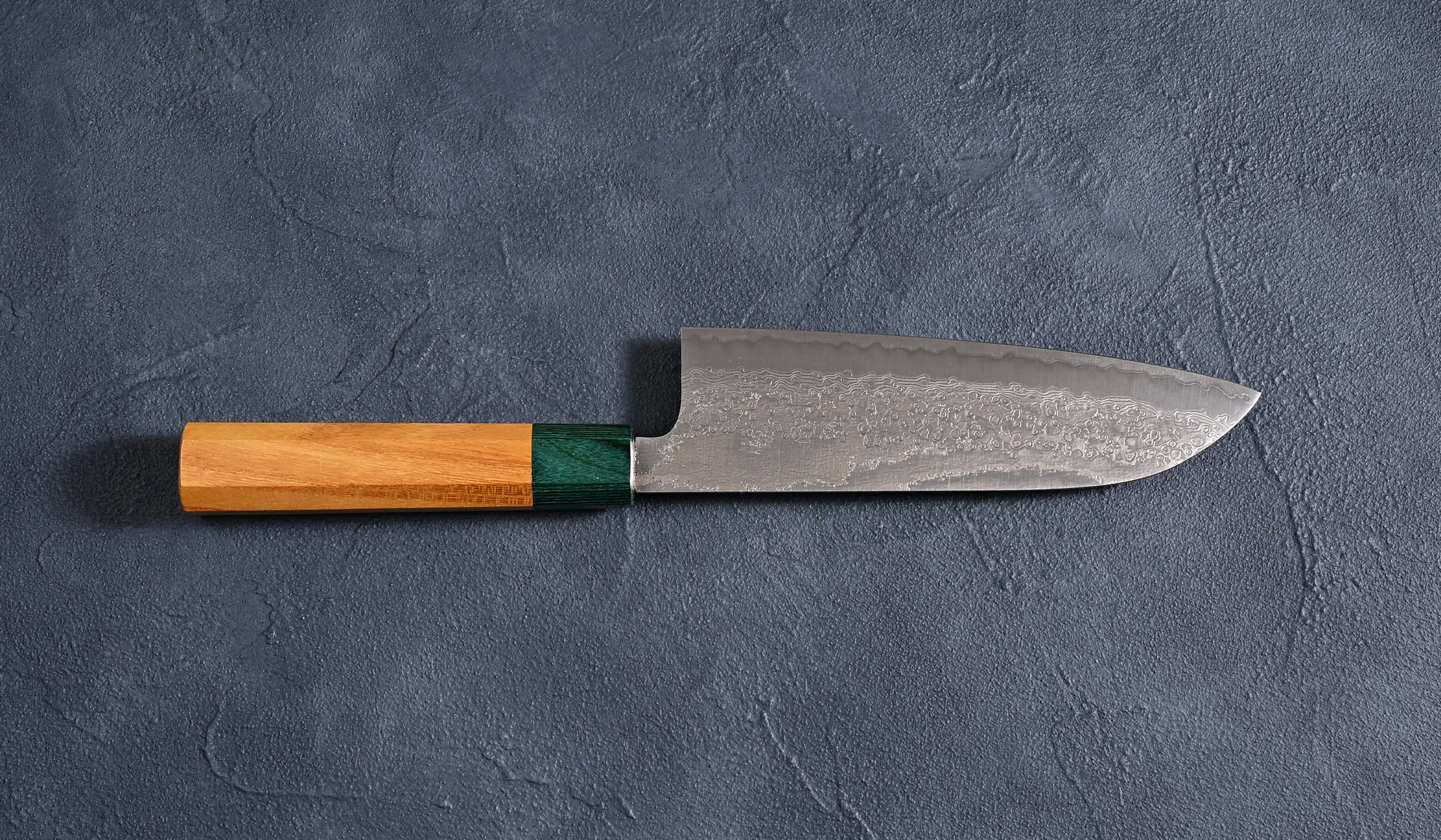 黒﨑真 Makoto Kurosaki 木霊 三徳包丁 VG10W鋼 ダマスカス 欅八角柄 黒﨑真 Makoto Kurosaki 木霊 三徳包丁 VG10W鋼 ダマスカス 欅八角柄